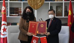 Tunisian Culture Minister Hayet Guermazi (left) and Chinese Ambassador to Tunisia Zhang Jianguo attend the signing ceremony of the Tunisia-China Cultural Cooperation Protocol in Tunis, Tunisia, on Feb. 18, 2022.
